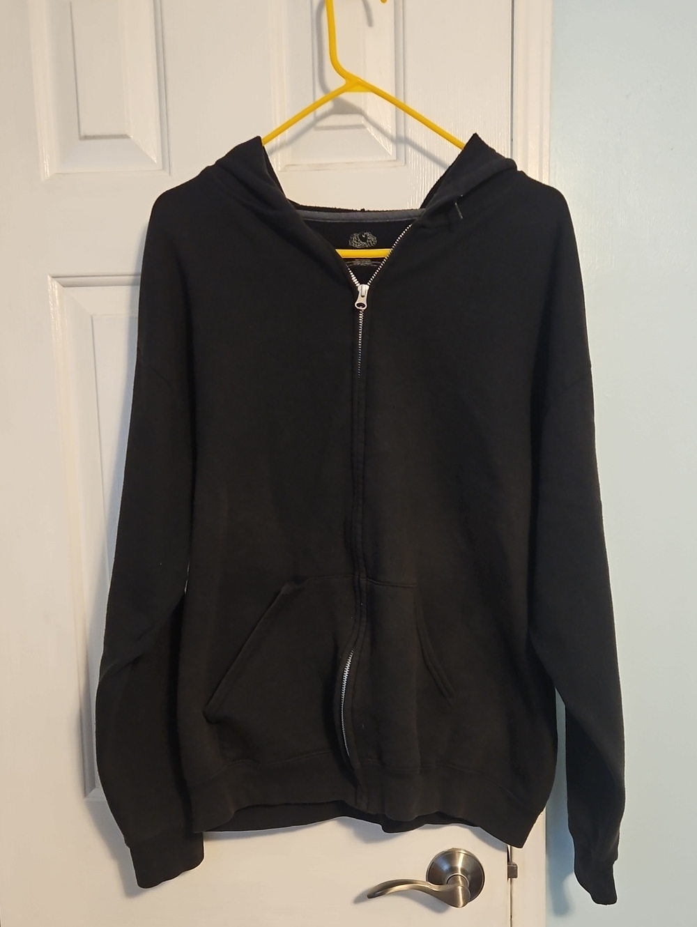 Fruit of the Loom Black Zip Hoodie Label Detail